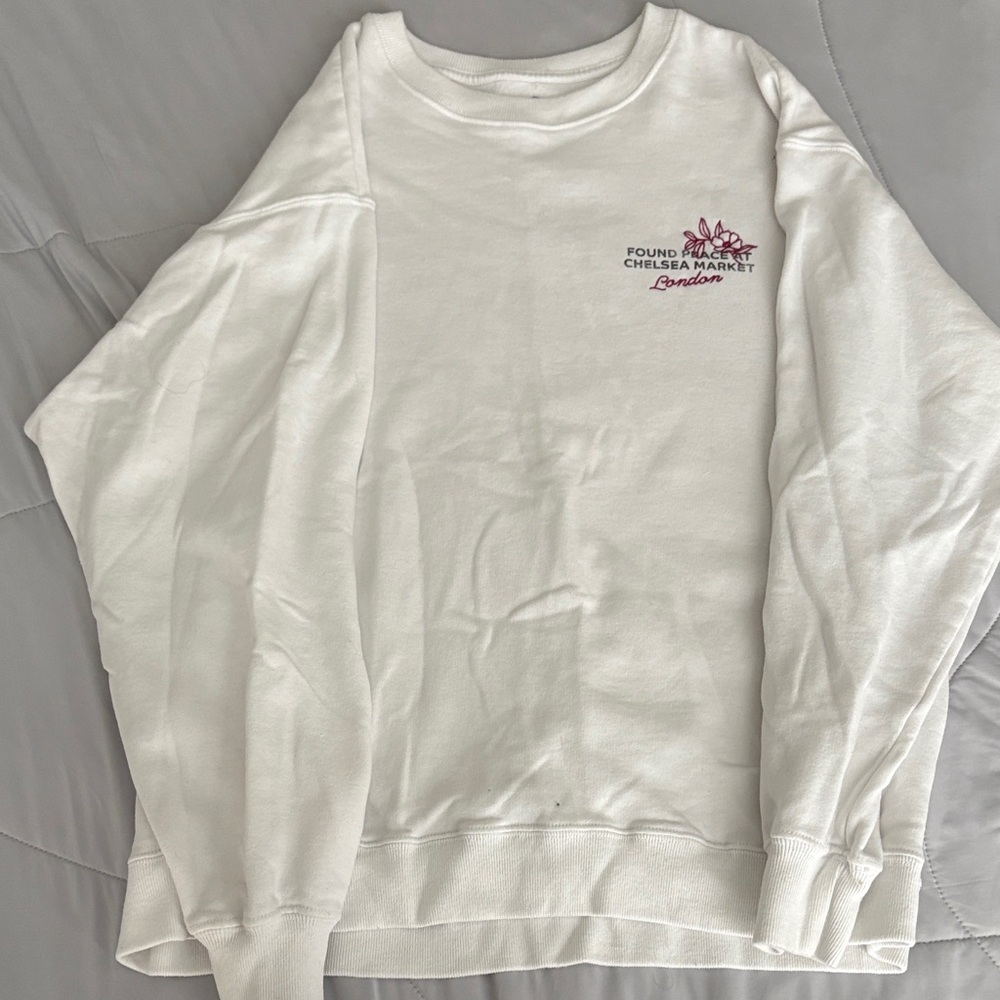 Hollister Chelsea market London white crewneck